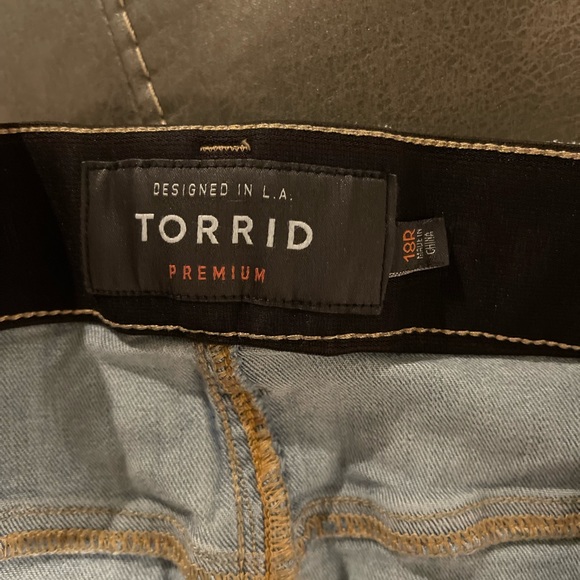 Size 18 Torrid Bombshell Skinny Jeans - Picture 1 of 2